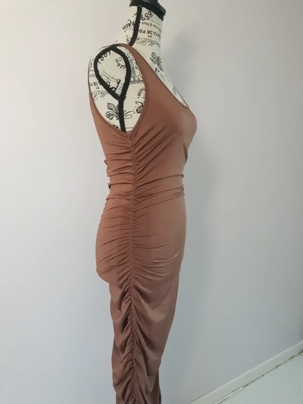 Vestido largo ajustado marrón fruncido SBetro – Talla S (36) – photo 6